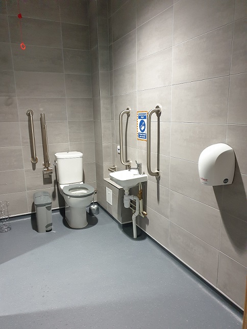 Llys Cadwyn - Accessible toilets 1