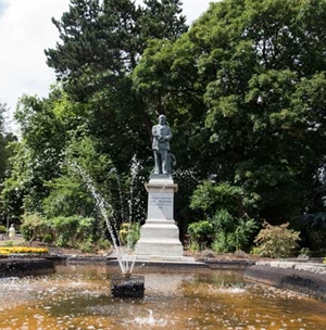 Cafe---Lake---Bandstand---Fountains---Flowers---Birds---2018-31