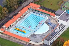 Â'r haf ar y gorwel, bydd y rownd nesaf o docynnau ar gyfer Lido Cenedlaethol Cymru, Lido Ponty yn cael eu rhyddhau