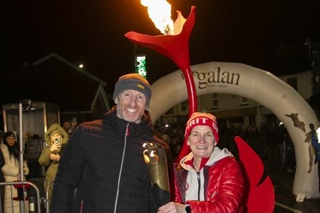 Gareth Thomas CBE and Laura McAllister CBE are Nos Galan Mystery Runners