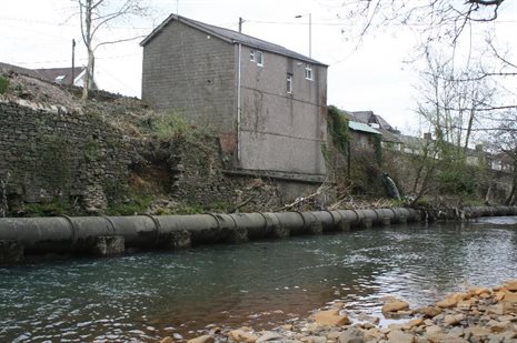 Hopkinstown Road river wall