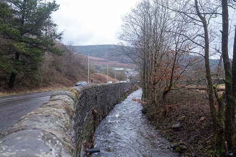 Blaen y cwm road wall