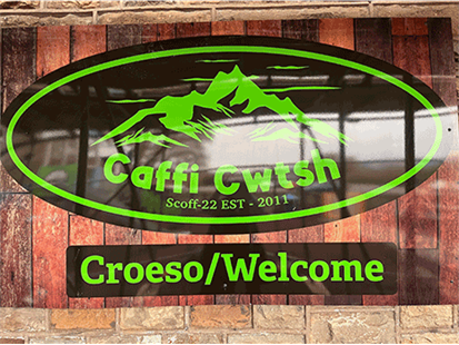 Cafe-Cwtsh-sign