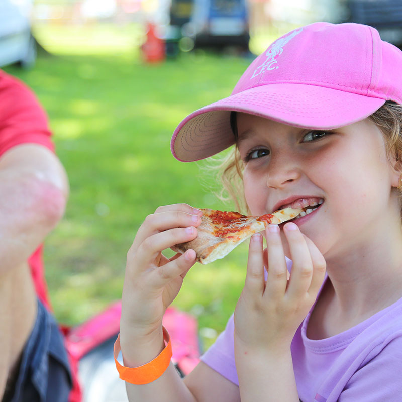 girl-eating-pizza