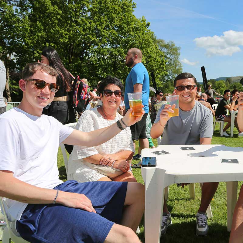 people-enjoying-drinks
