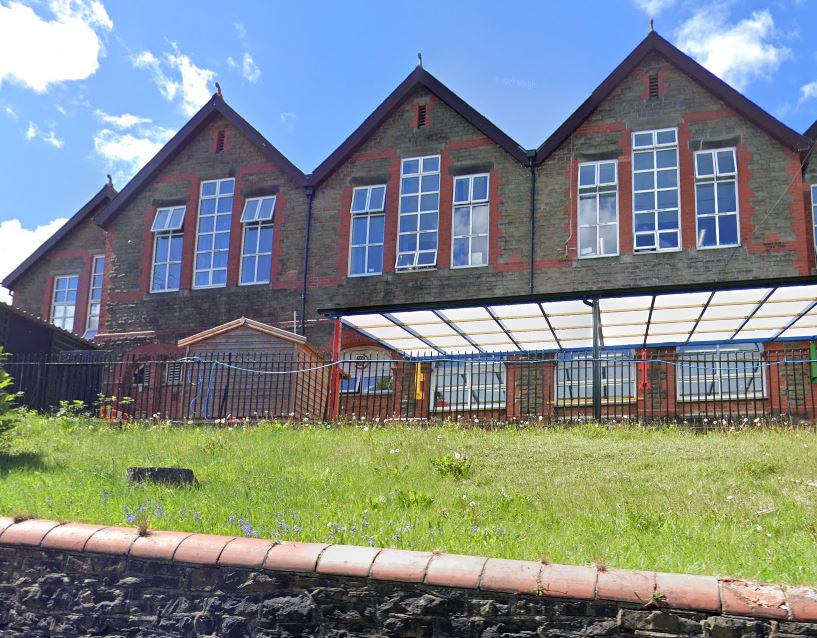 13. Darrenlas Primary School