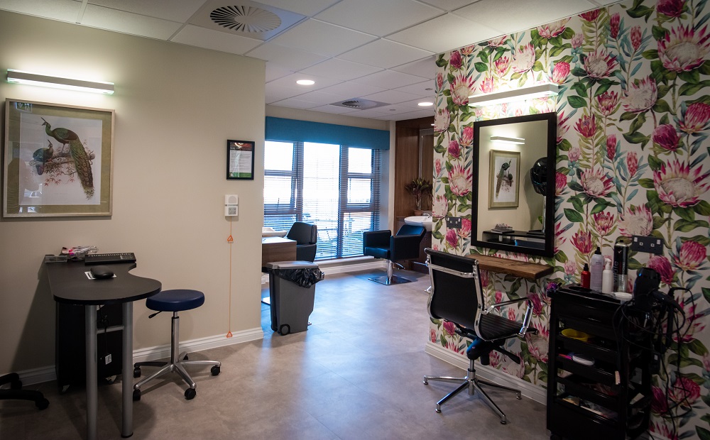 Cwrt yr Orsaf Salon