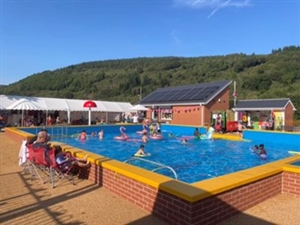 Lee Gardens Pool Penrhiwceiber Pic 1