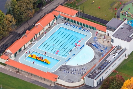 Â'r haf ar y gorwel, bydd y rownd nesaf o docynnau ar gyfer Lido Cenedlaethol Cymru, Lido Ponty yn cael eu rhyddhau