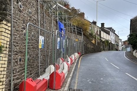 Scheme to rebuild a wall at High Street in Llantrisant