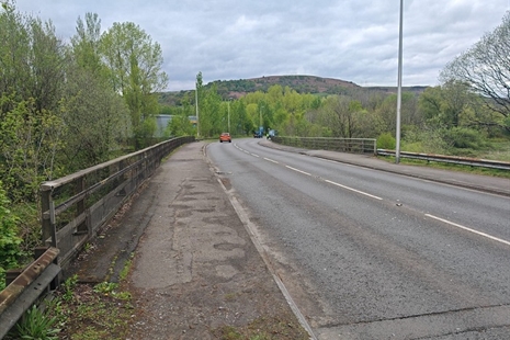 Rhaglen atgyweirio fawr i bont yng Nghwm Cynon yn dechrau'n fuan