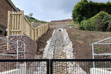Cynllun Lliniaru Perygl Llifogydd wedi'i gwblhau yn ardal Porth