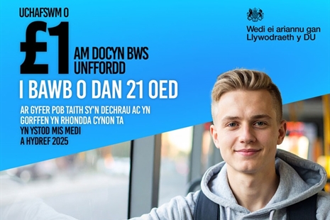Pobl ifainc yn talu llai i deithio ar fws o ddechrau mis Medi