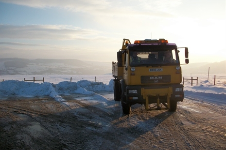 Y gwaith paratoi diweddaraf cyn i Storm Goretti gyrraedd nos Iau