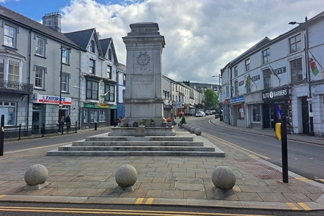 Trefniadau traffig ar gyfer gorymdaith a gwasanaeth Diwrnod VE yn Aberdâr