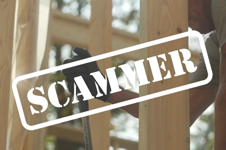 Trigolion wedi colli DROS £180k mewn MIS trwy sgamiau!