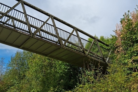 Cynnal gwaith dros nos ar bontydd Ffordd Osgoi Pentre'r Eglwys