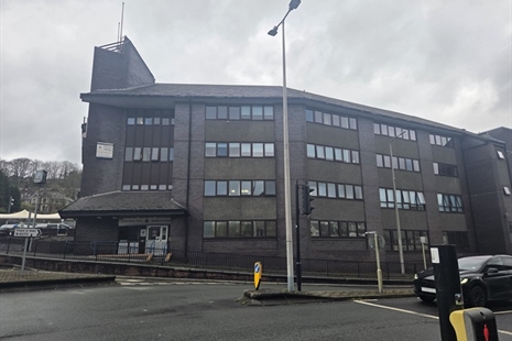 Gwybodaeth o ran amserlen dymchwel adeilad ym Mhontypridd