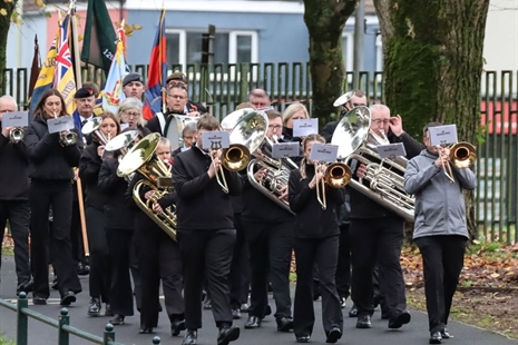 Gwasanaeth a Gorymdaith Sul y Cofio Pontypridd