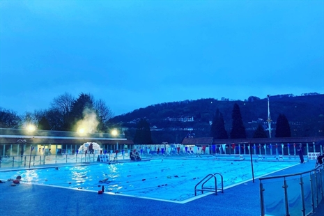 Cold Water Swims Return To Lido Ponty This Weekend